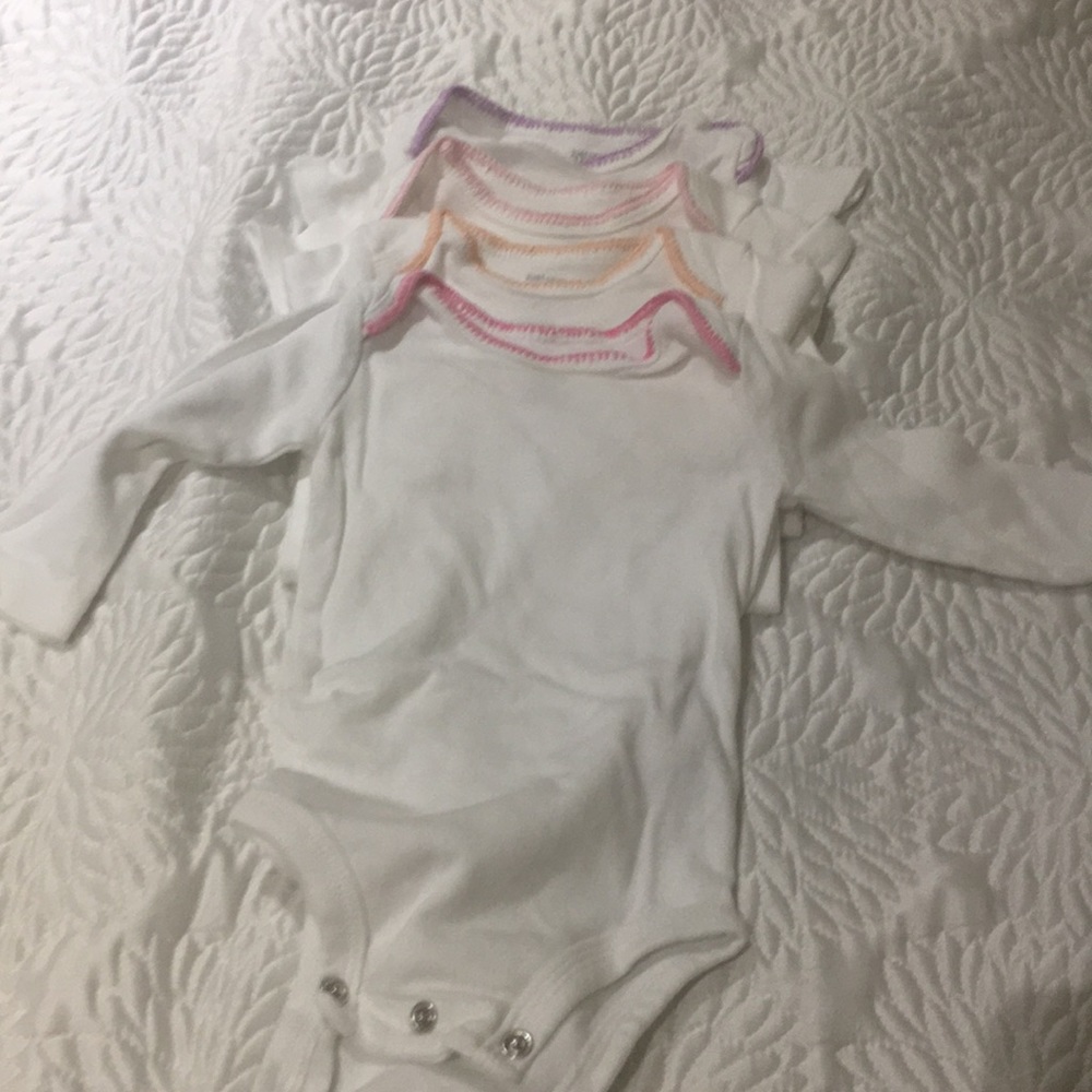 Lot of onesies (3 short sleeve 1 long sleeve)